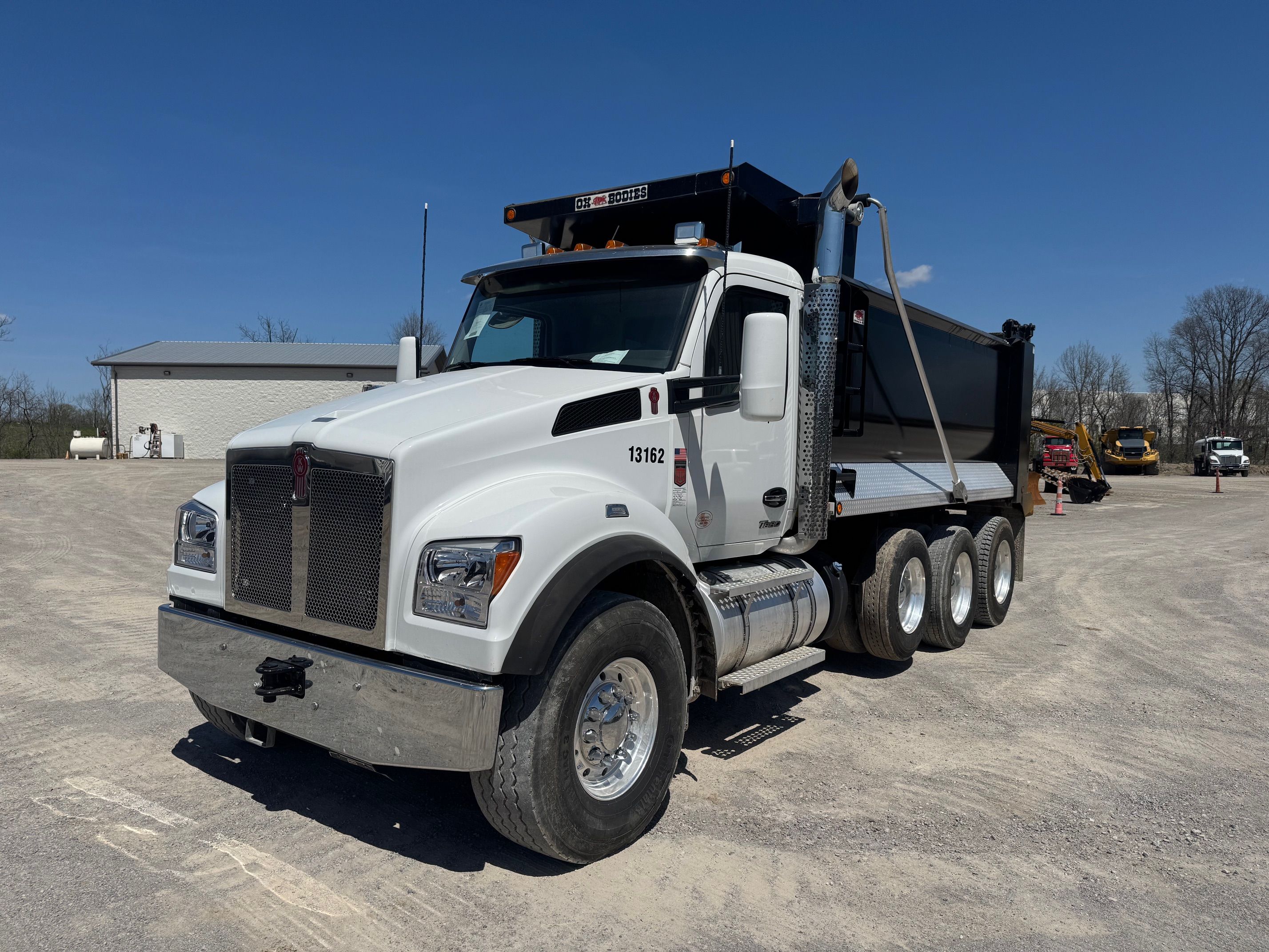 2024 KENWORTH T880 DUMP Photo 1 Thumbnail