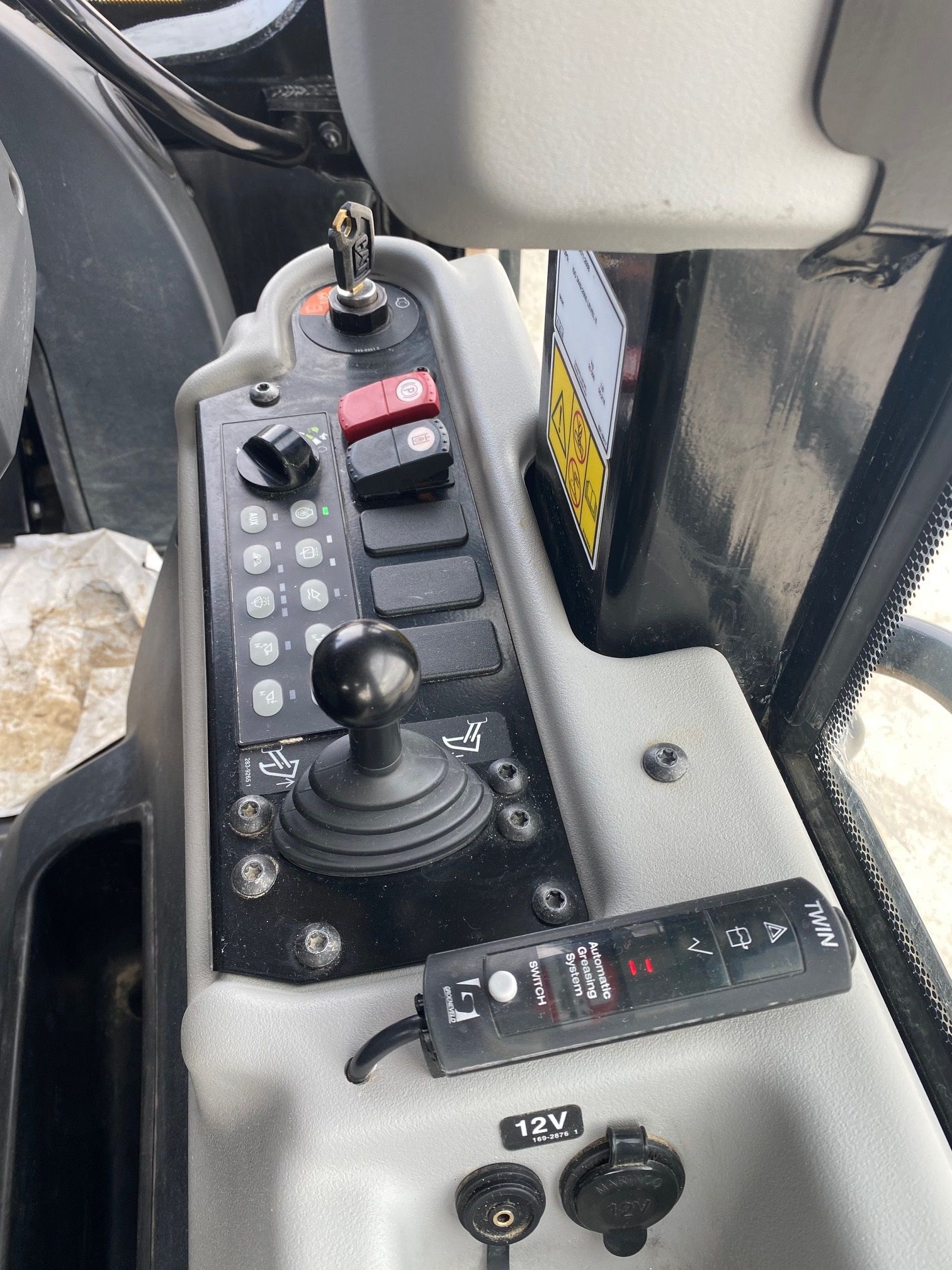 2019 CAT 963K Photo 16 Thumbnail