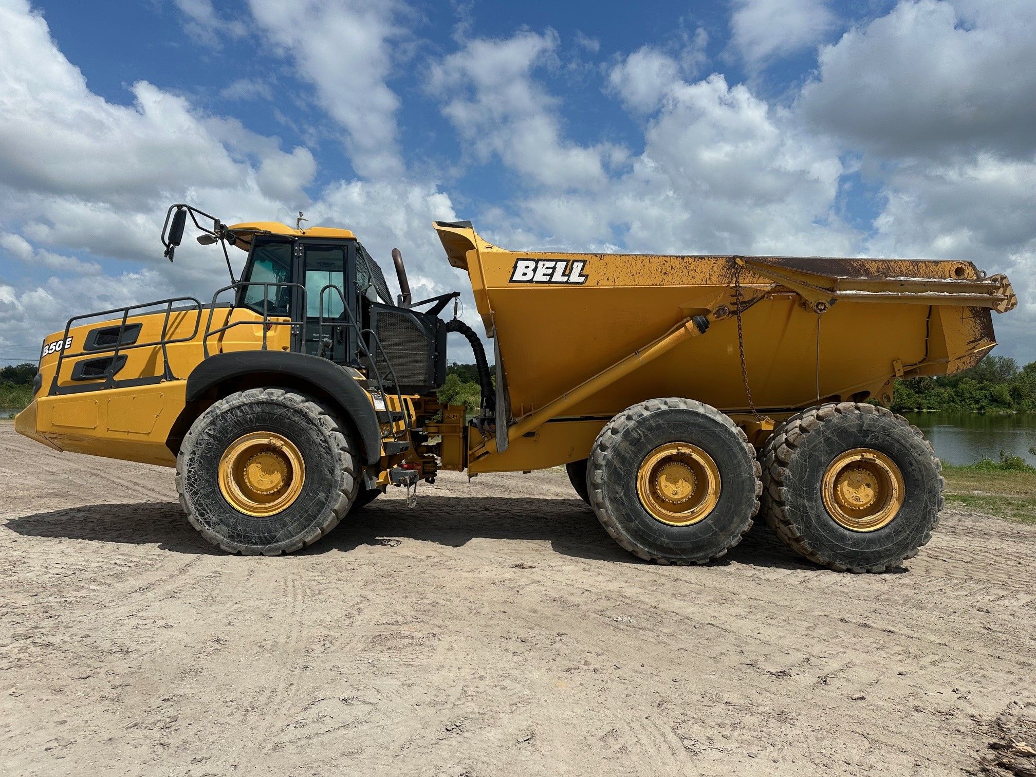 2022 BELL B50E Photo 2 Thumbnail