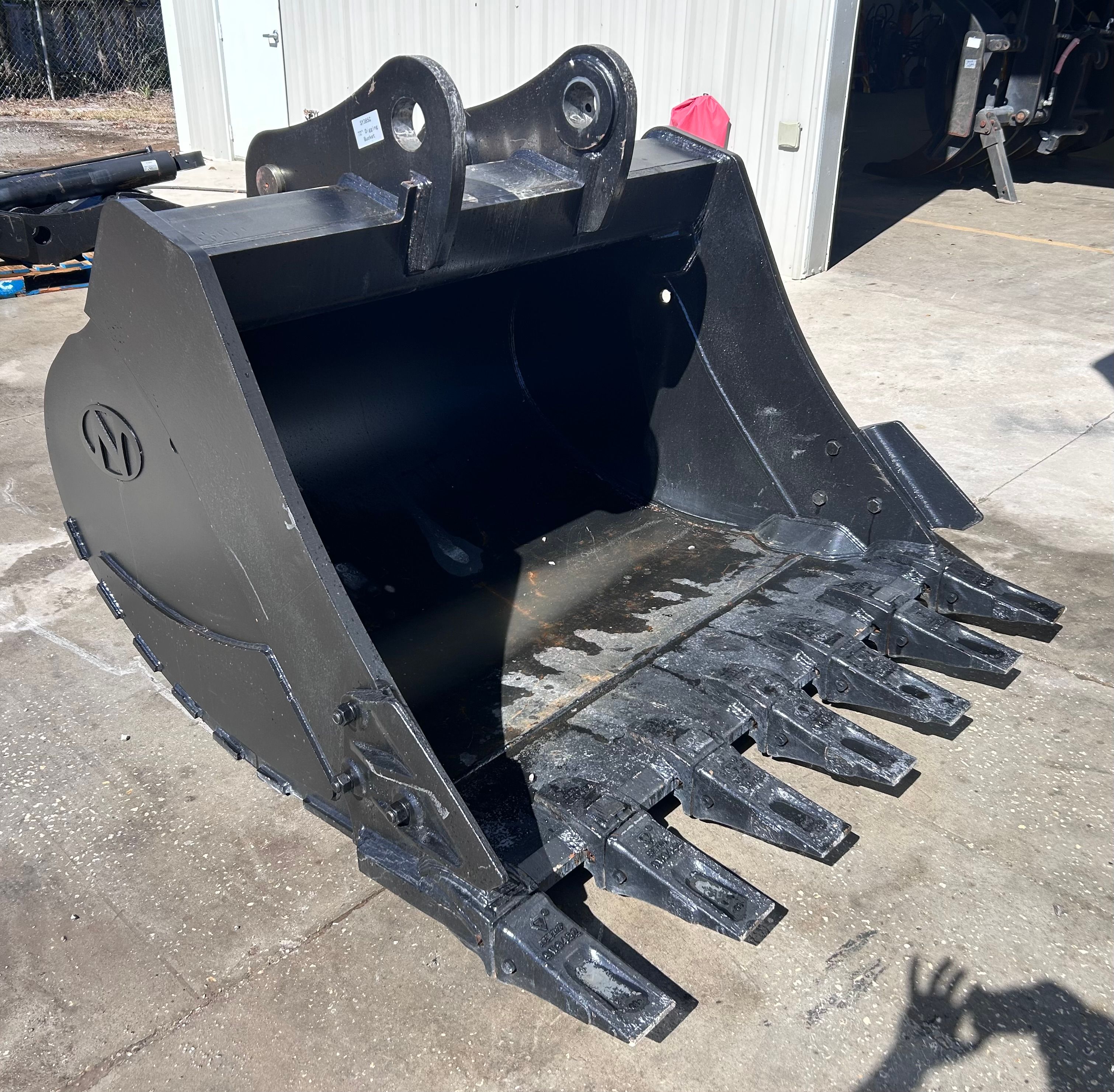 72" BUCKET FOR SY385C Photo 4 Thumbnail