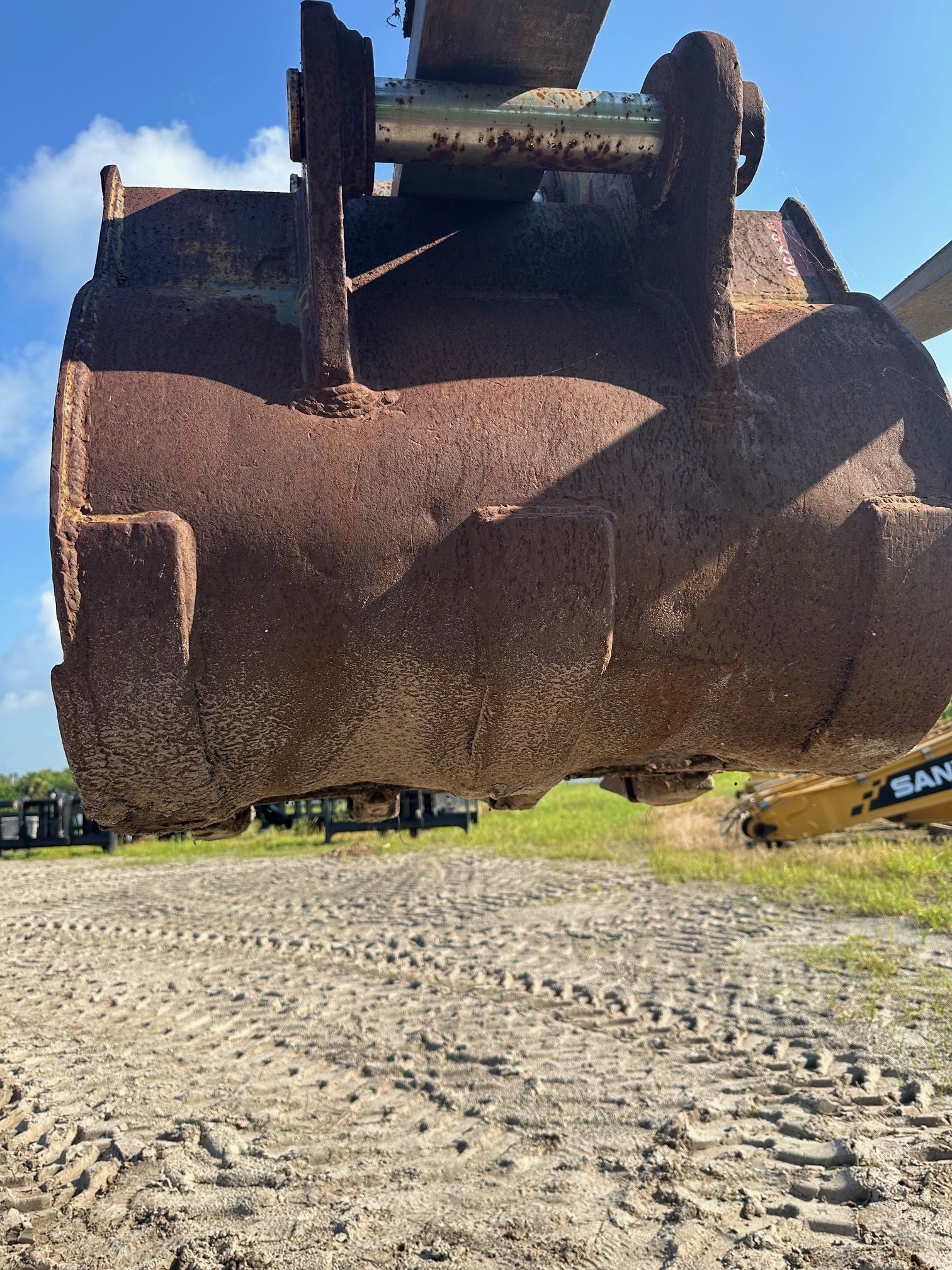 USED HYUNDAI 290LC-7A EXCAVATOR BUCKET Photo 3 Thumbnail