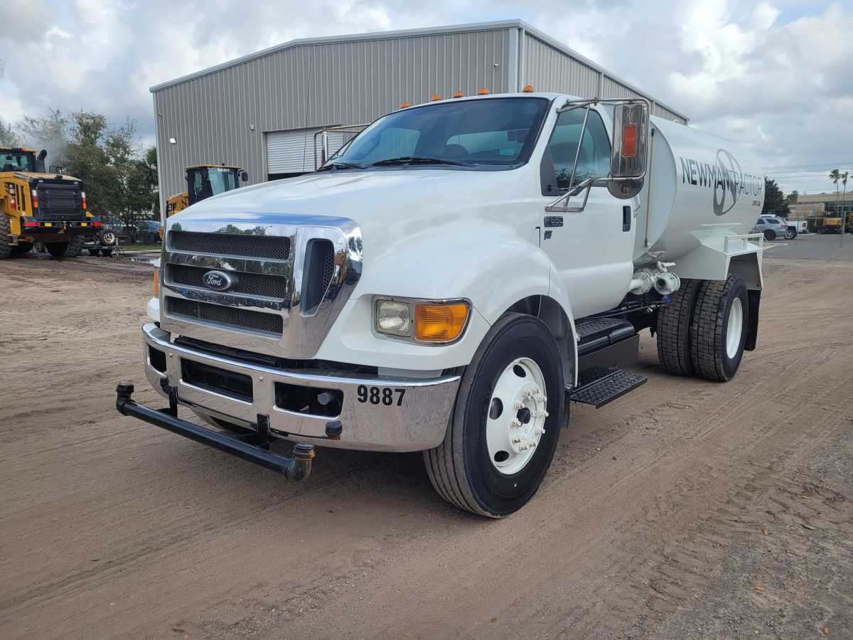 2015 FORD F650 Photo 1