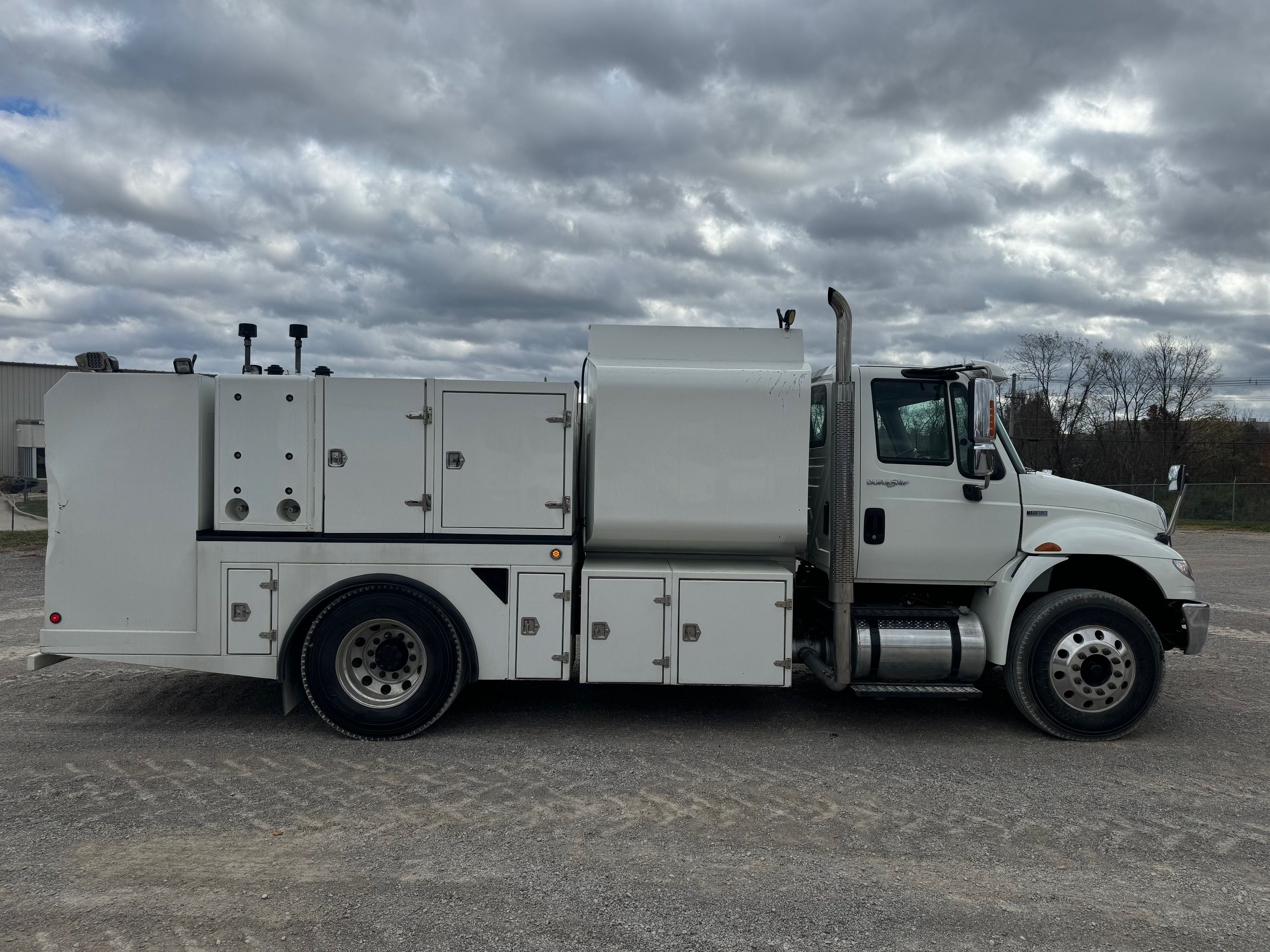 2015 INTERNATIONAL 4400 FUEL AND LUBE Photo 5 Thumbnail