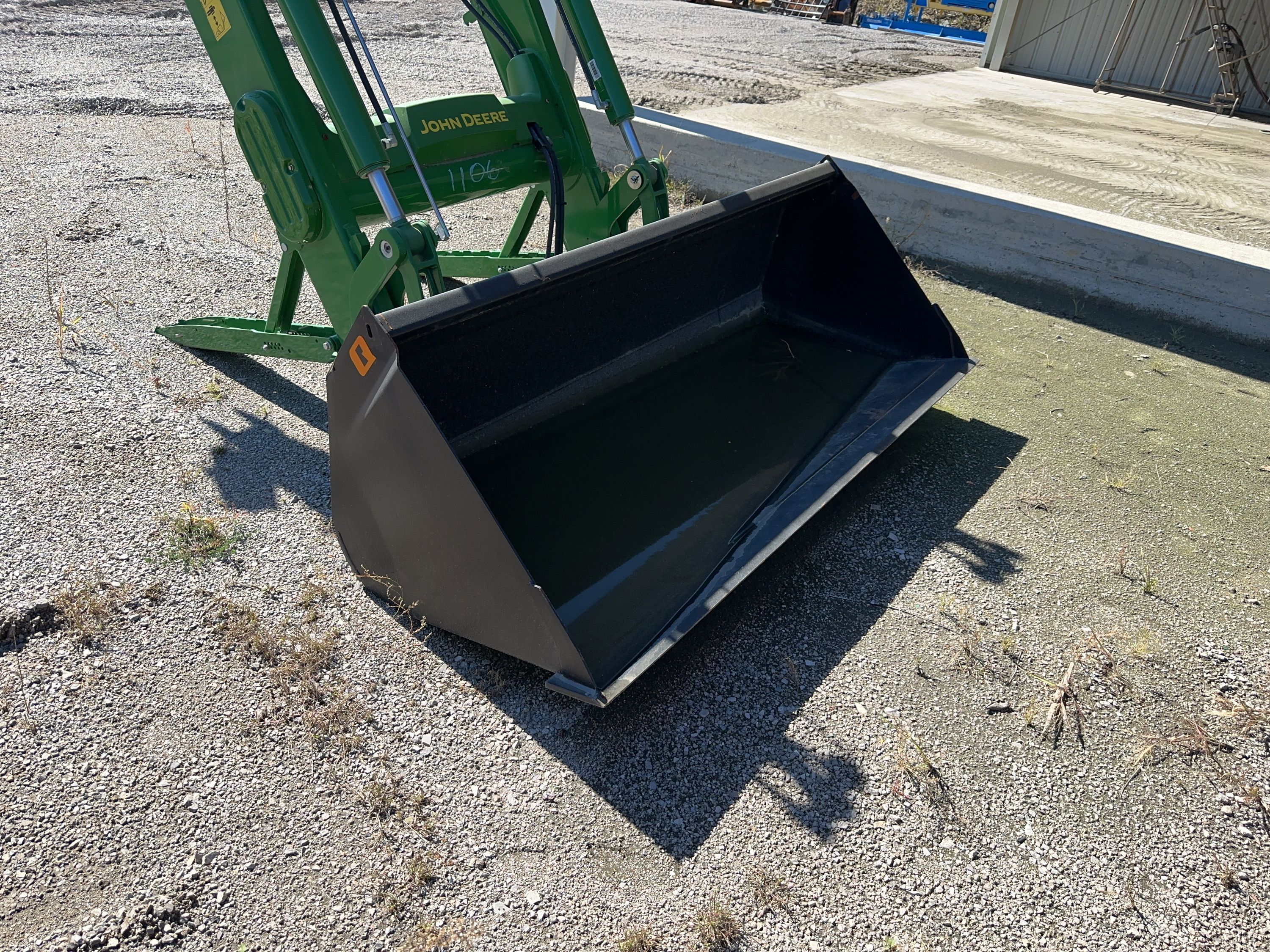 LOADER BUCKET FOR 6195M Photo 4 Thumbnail