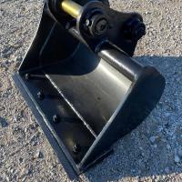 24" EXCAVATOR DITCH CLEANING BUCKET 40MM PIN Photo 1