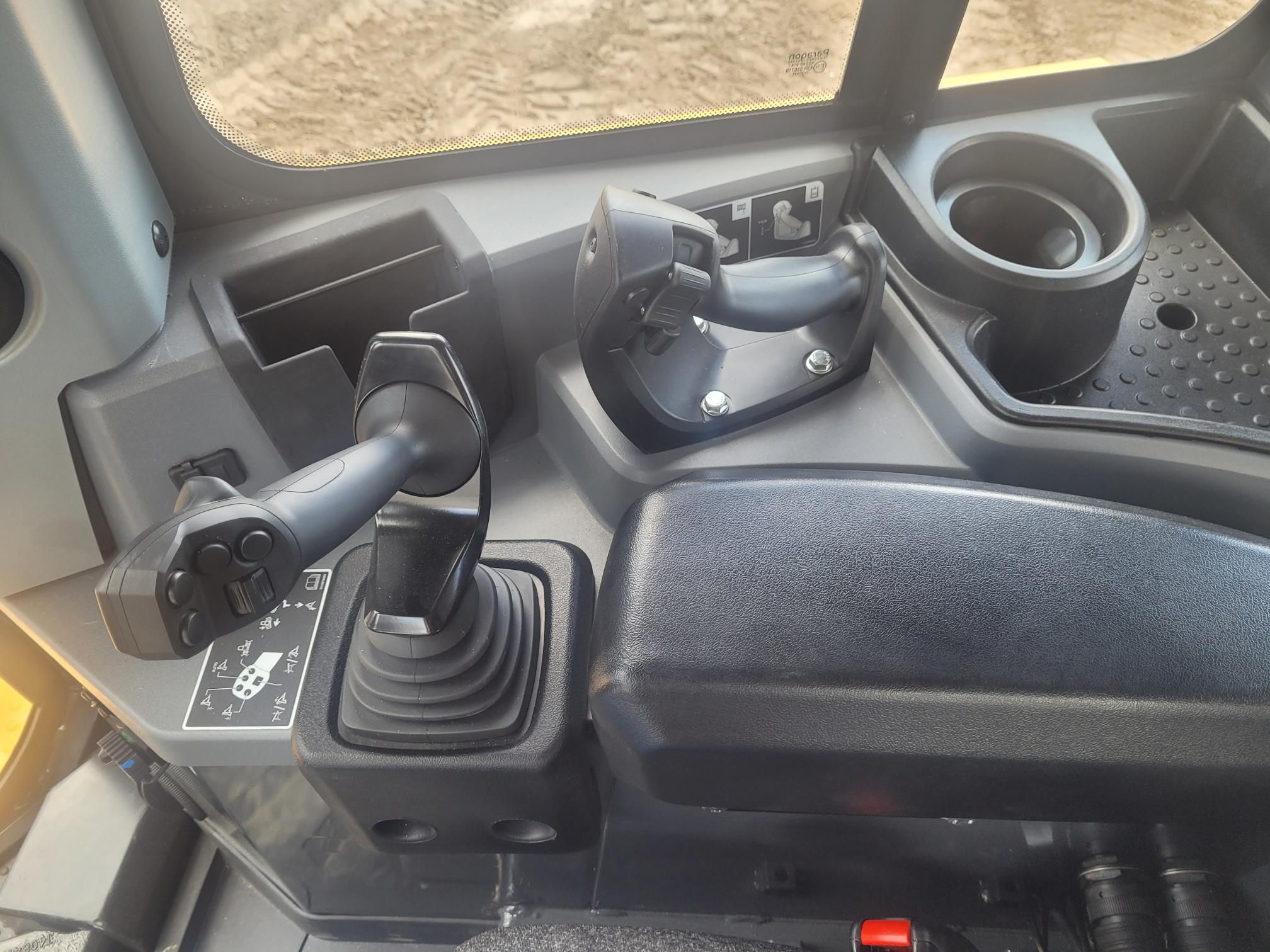 2023 JOHN DEERE 850L WLT Photo 10 Thumbnail