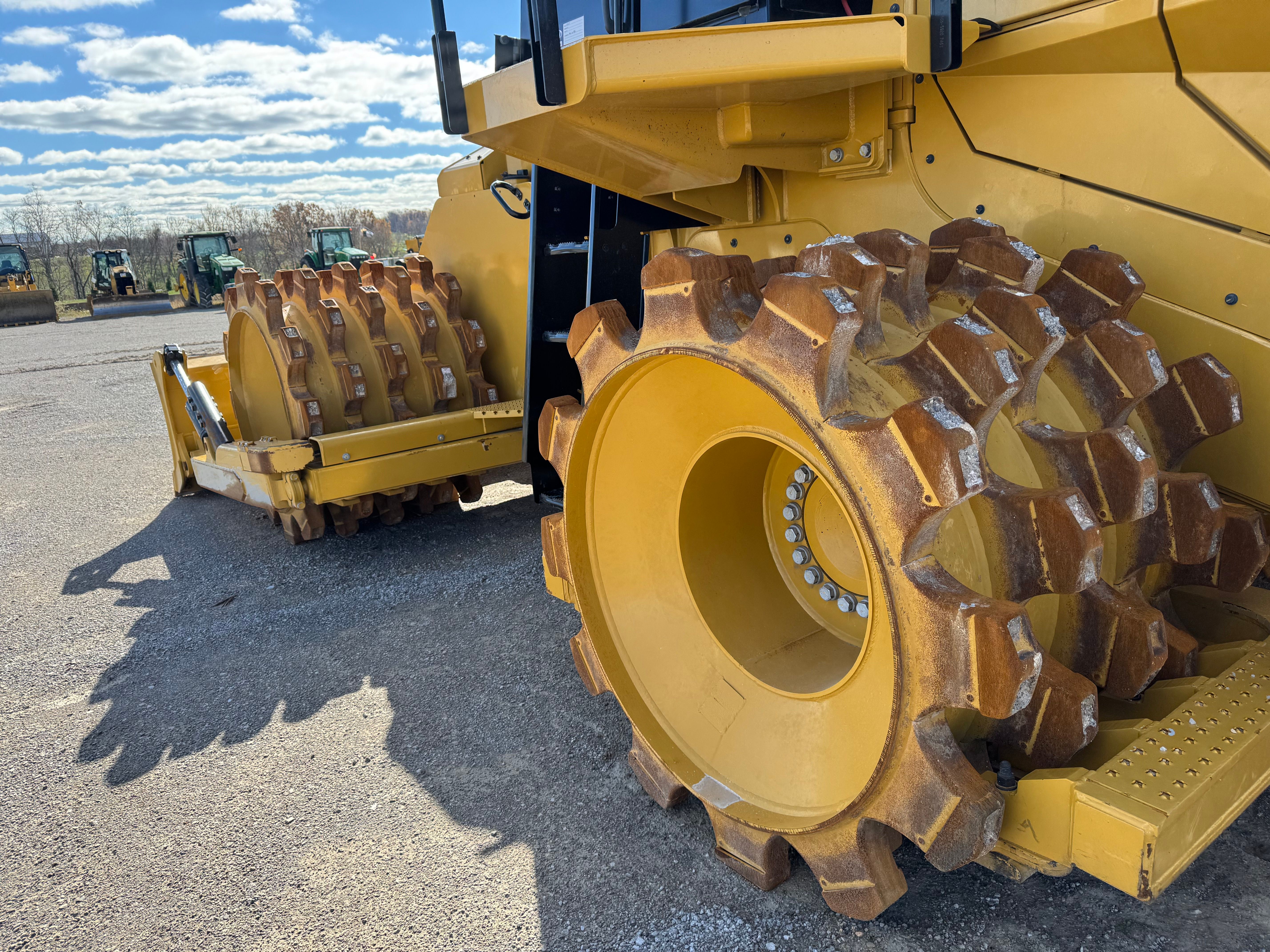 2024 CAT 815 Photo 2 Thumbnail