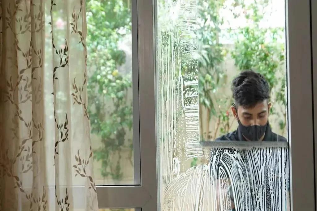 Easy Window Cleaning Tips for a Clear View