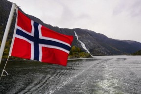 Norskt flagg på båt