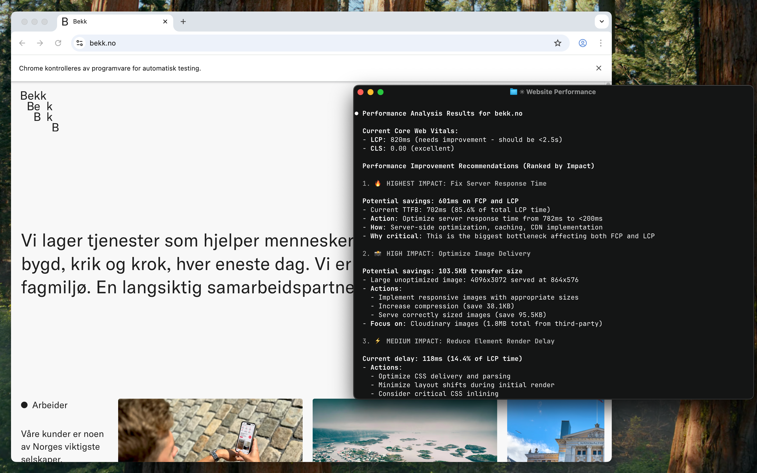 Skjermbilde av en nettleser og en terminal. Nettleseren, Google Chrome, har bekk.no som aktiv fane, og det vises en banner med teksten "Chrome kontrolleres av programvare for automatisk testing.". I terminalen kjøres programmet Claude Code. Her er det masse forslag til hvordan ytelsen til bekk.no kan forbedres.