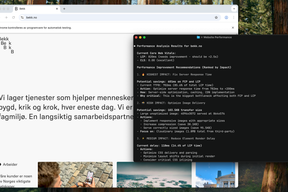 Skjermbilde av en nettleser og en terminal. Nettleseren, Google Chrome, har bekk.no som aktiv fane, og det vises en banner med teksten "Chrome kontrolleres av programvare for automatisk testing.". I terminalen kjøres programmet Claude Code. Her er det masse forslag til hvordan ytelsen til bekk.no kan forbedres.