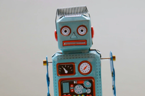 Lyseblå robot