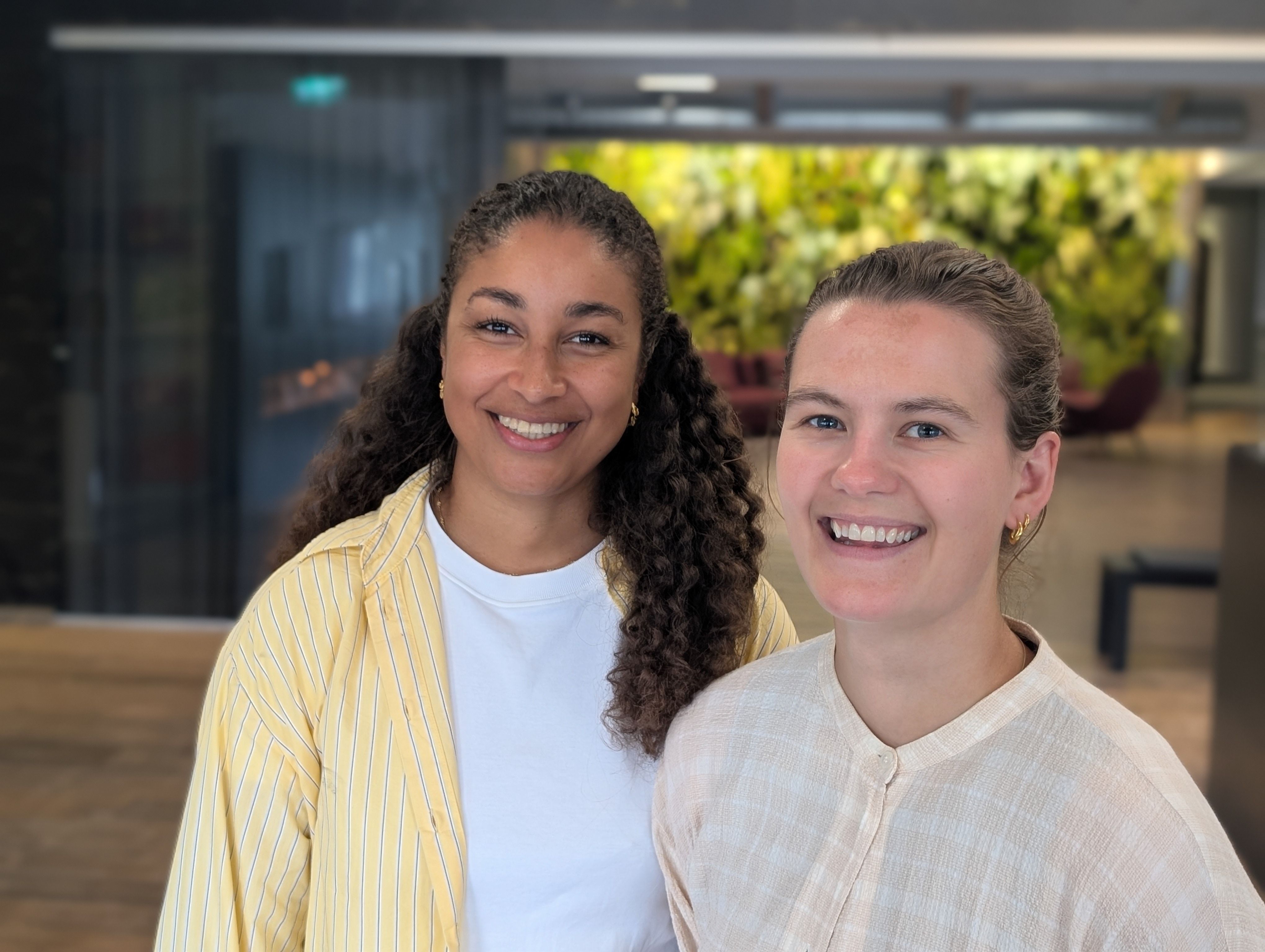 Bilde av podkastgjestene Maria Kamara og Ragnhild Finsveen Liven.