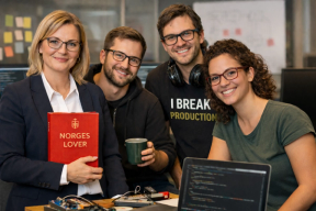 Bildet viser et team med fire personer, en jurist og to utviklere og en designer