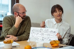 Bilde av designer som visualiserer. Fotograf: Johnny Vaet Nordskog