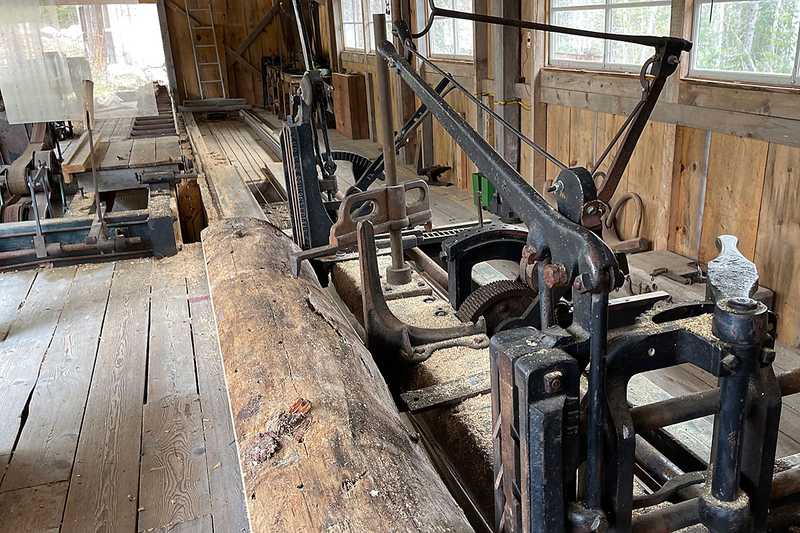 Log secured in place and ready to cut a fresh board. 