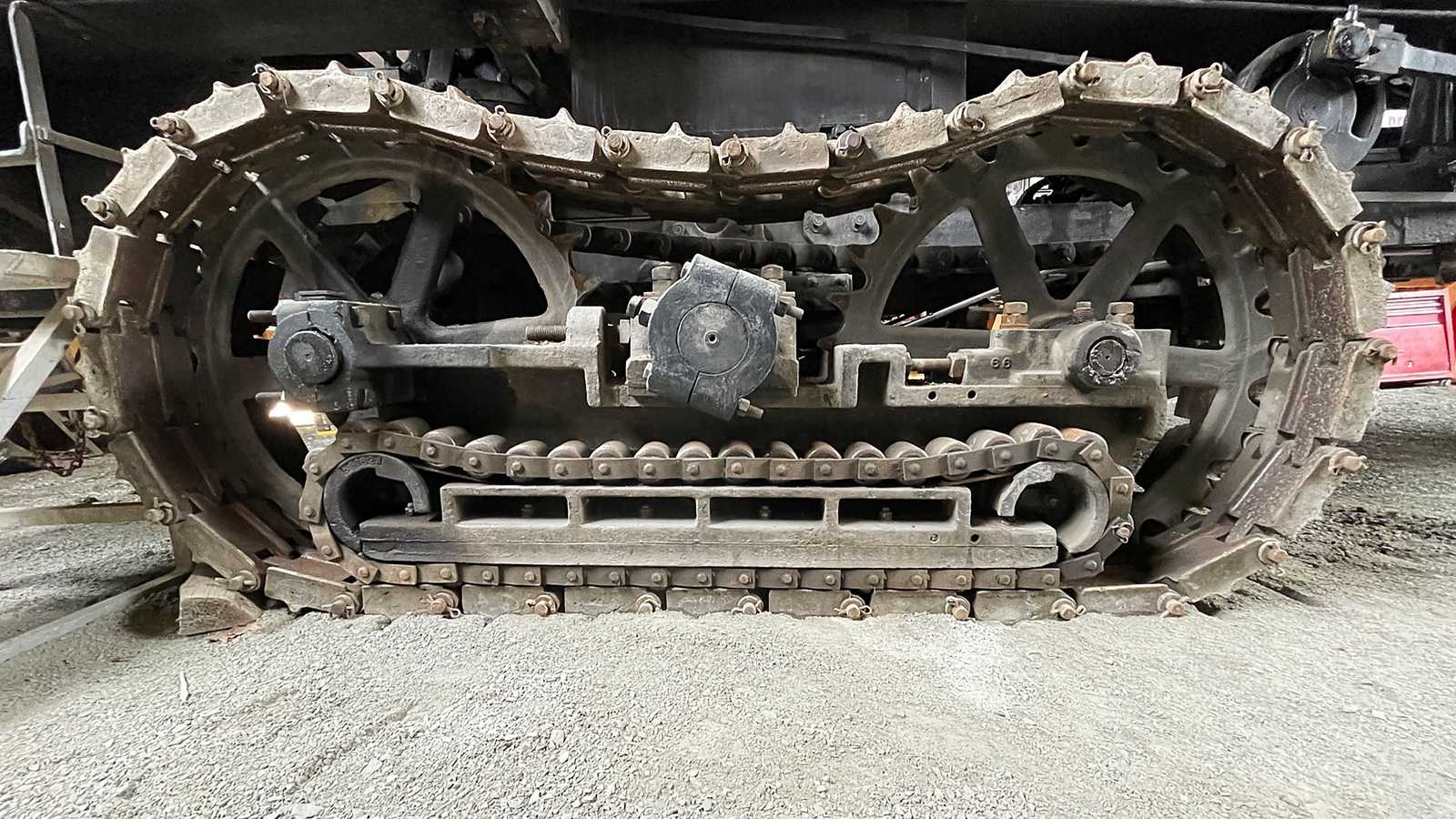 Detail on Lombard track assembly