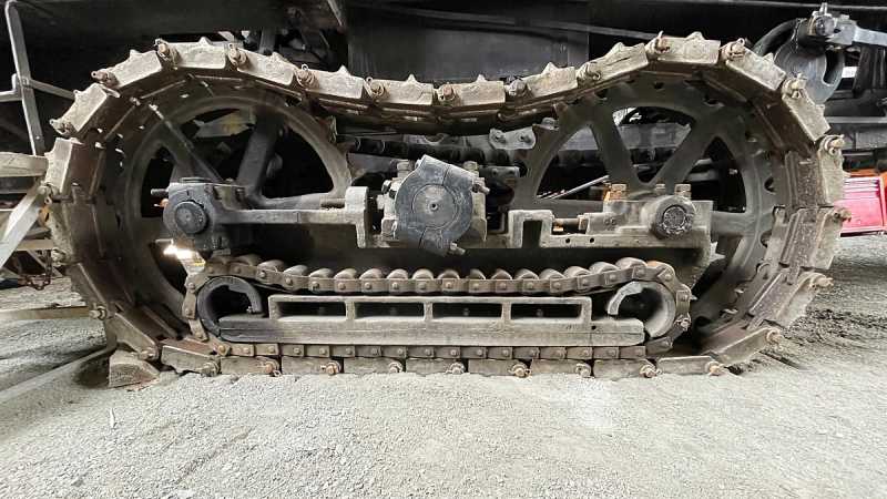 Detail on Lombard track assembly