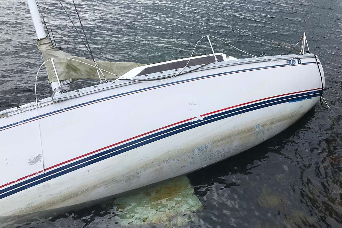 Seglbåt gjekk ned