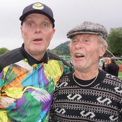 Brynjar «Veggen» Øvredal og John Lepsøy fekk ein omgang kvar i mål for kjendisane (foto: KVB)