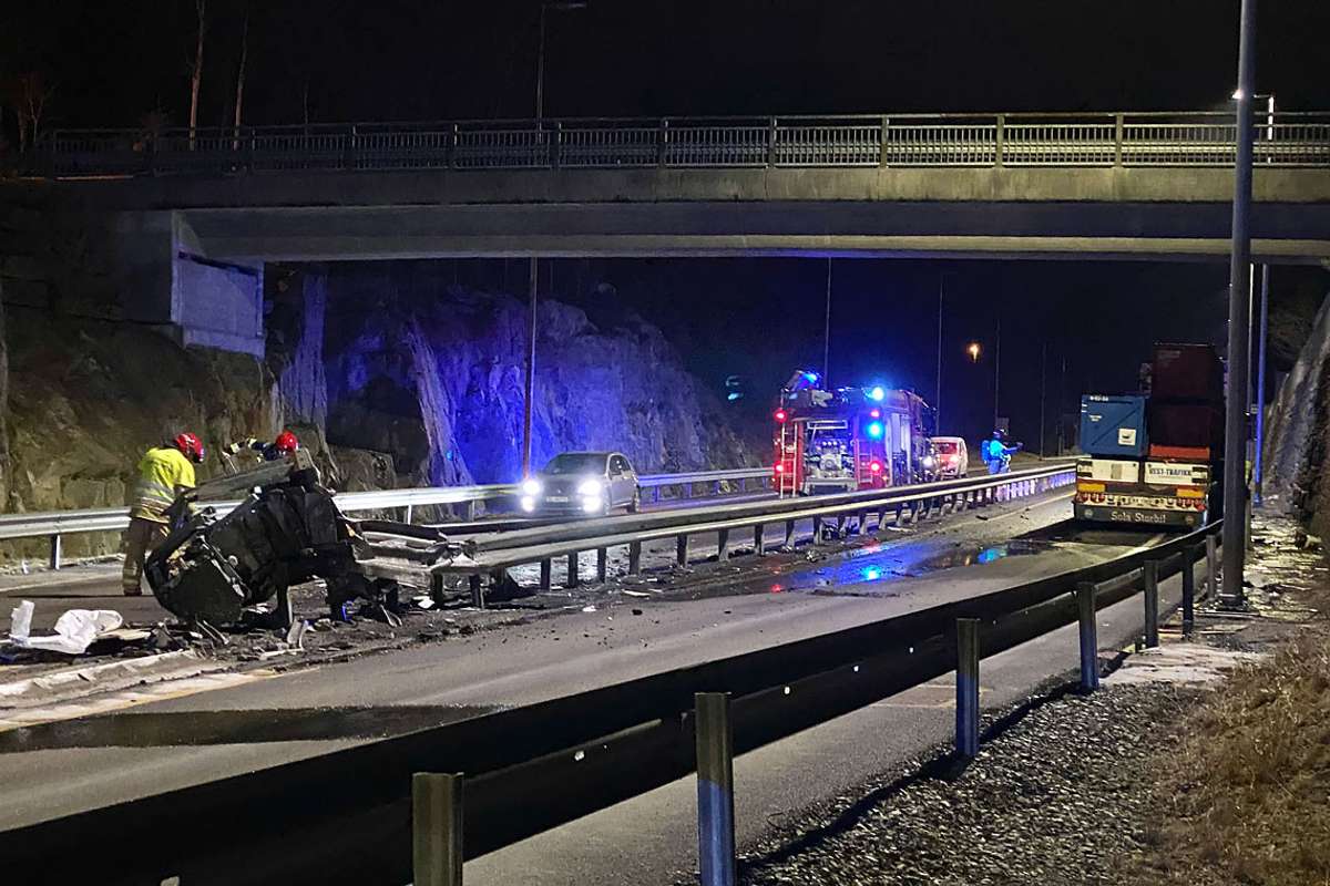 E39 stengt grunna trafikkuhell - omkøyring via Os sentrum