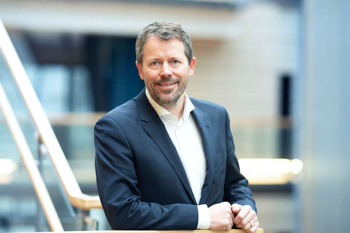 Se Hvem er på mange måter en kjapp telefonkatalog i digitalisert form, lett tilgjengelig i lommen din