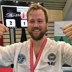 Frank Aarøe kjempa seg til bronse i klassen senior +85 kg. (Foto: privat)