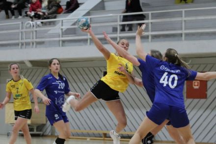 På 28.43 og stillinga 26-26 blei det timeout. Så skåra gjestane, men Os gav ikkje opp. (Foto: Kjetil Vasby Bruarøy)