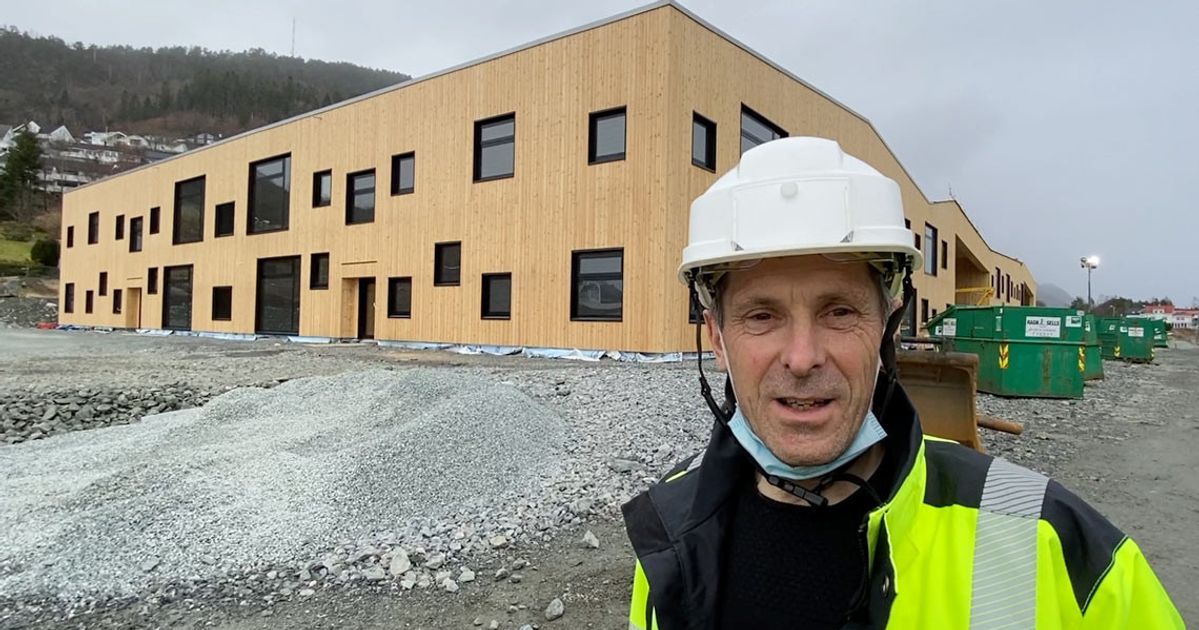 Bli Med P Innsida Av Borgafjellet Barneskule Midtsiden
