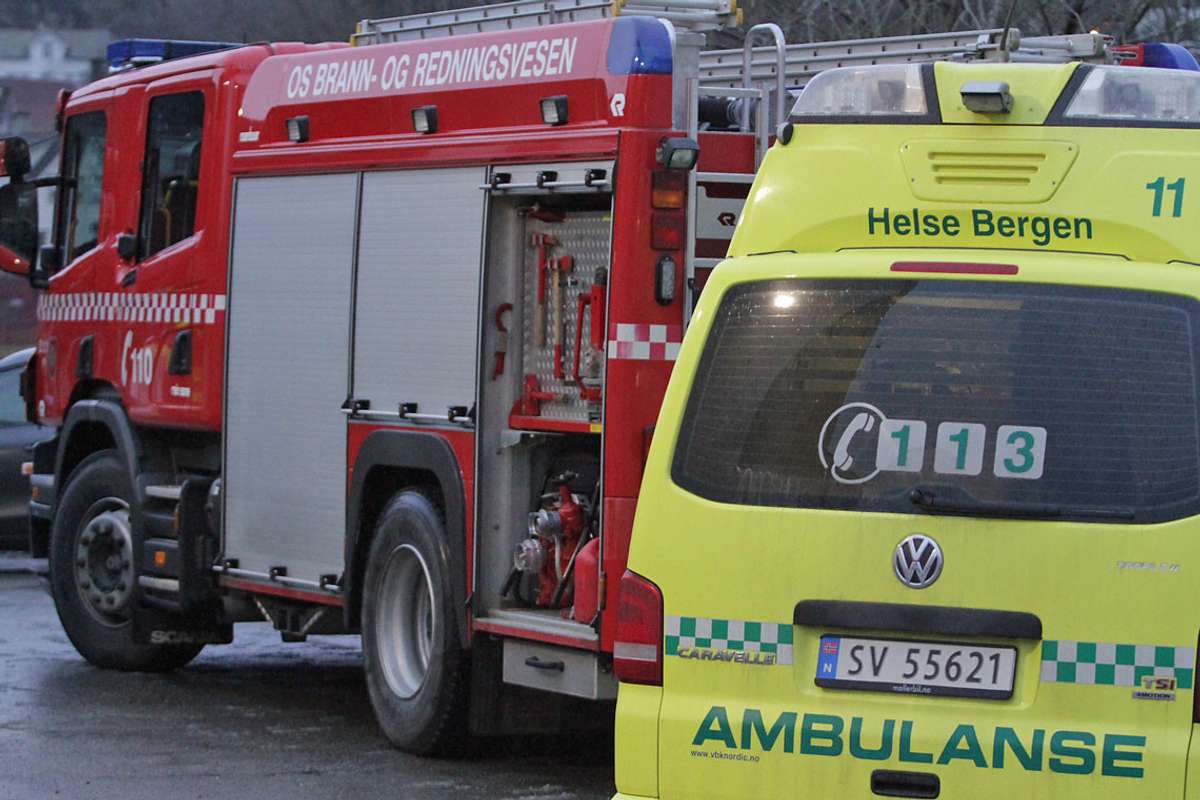 Tre personar sende til sjukehus etter brann på Drangsneset