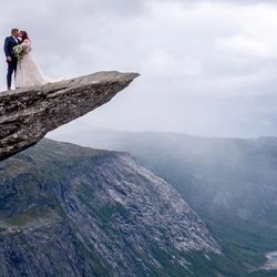Lise og Njål-Stian har plan om å laga bryllaupsfest heime i Os seinare i haust. (Foto: Tor Martin Trongmo/Katrine Bakervik Gjerde)