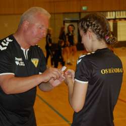 Stig Hopland er no del av sportleg og trenarapparat i Os Turn handball.
