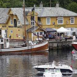 Tett med båtar utanfor Bunnpris Vedholmen. (Foto: KVB)