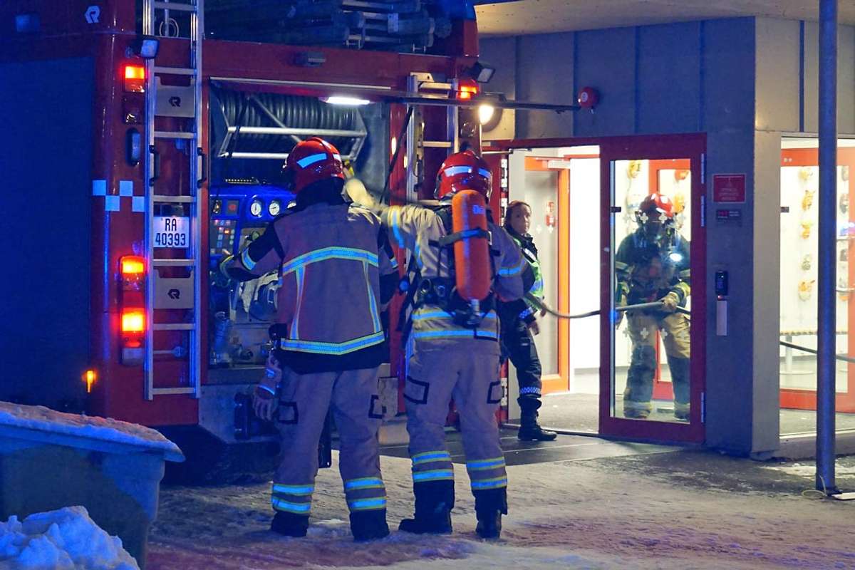 Liten brann fylte ungdomsskule med røyk