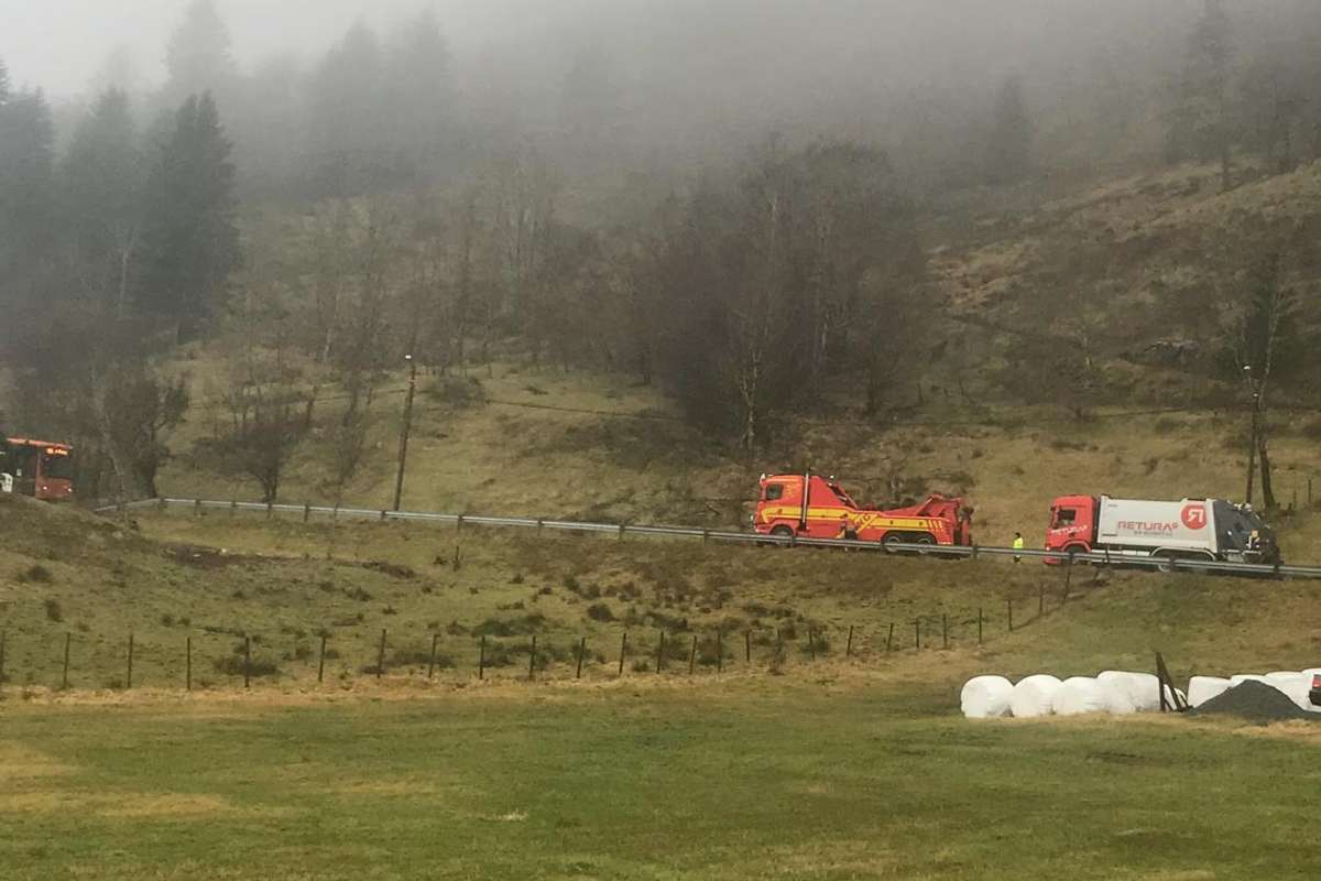 Bossbil køyrde utfor