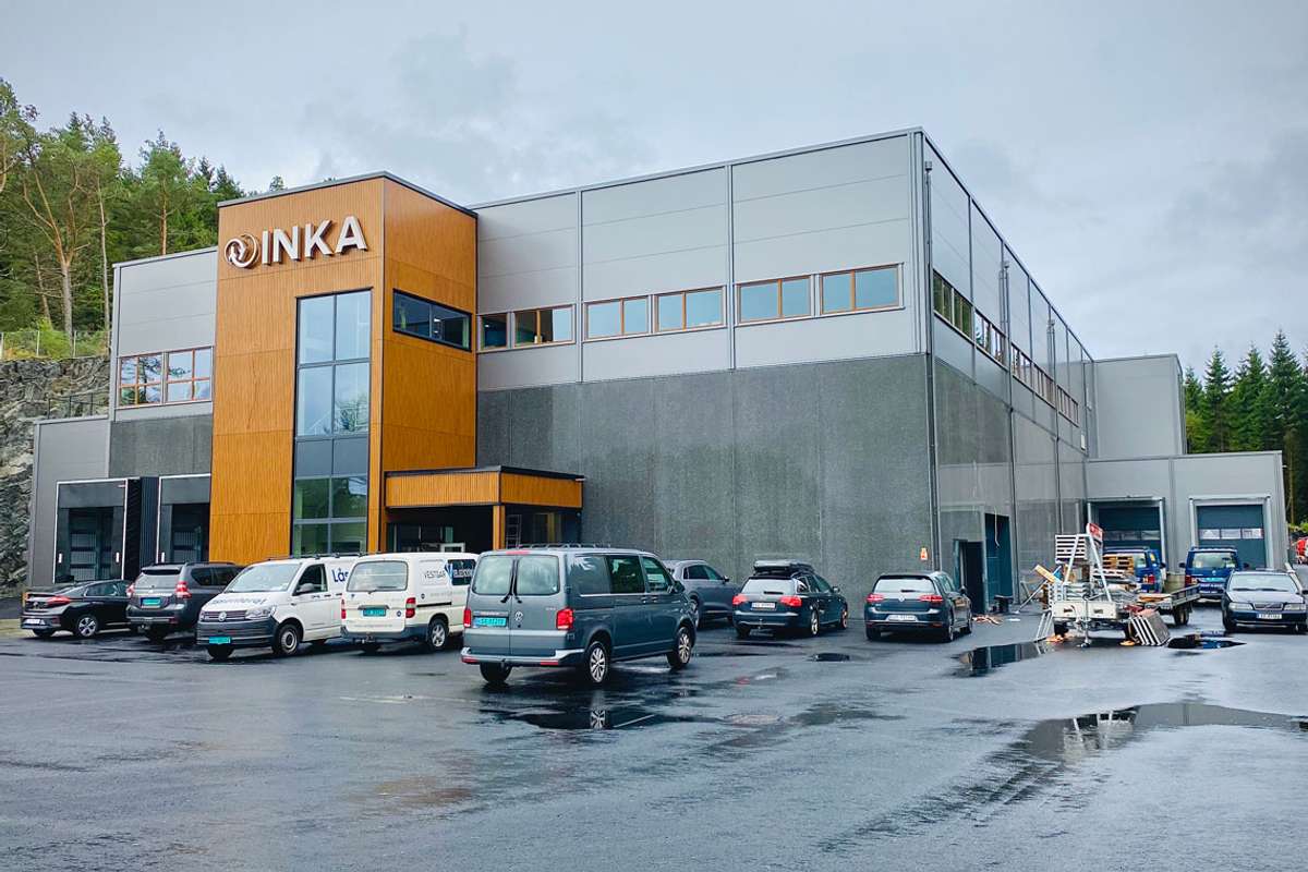 Om to veker er det fullskala produksjon i den nye fabrikken. (Foto: Ørjan Håland)