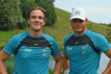 Erling Holst Øyasæter (Os) ror med Mathias Føyner Wie (Bergens Roklub) denne helga. (Foto: Estela Re-Ma, Norges Roforbund)