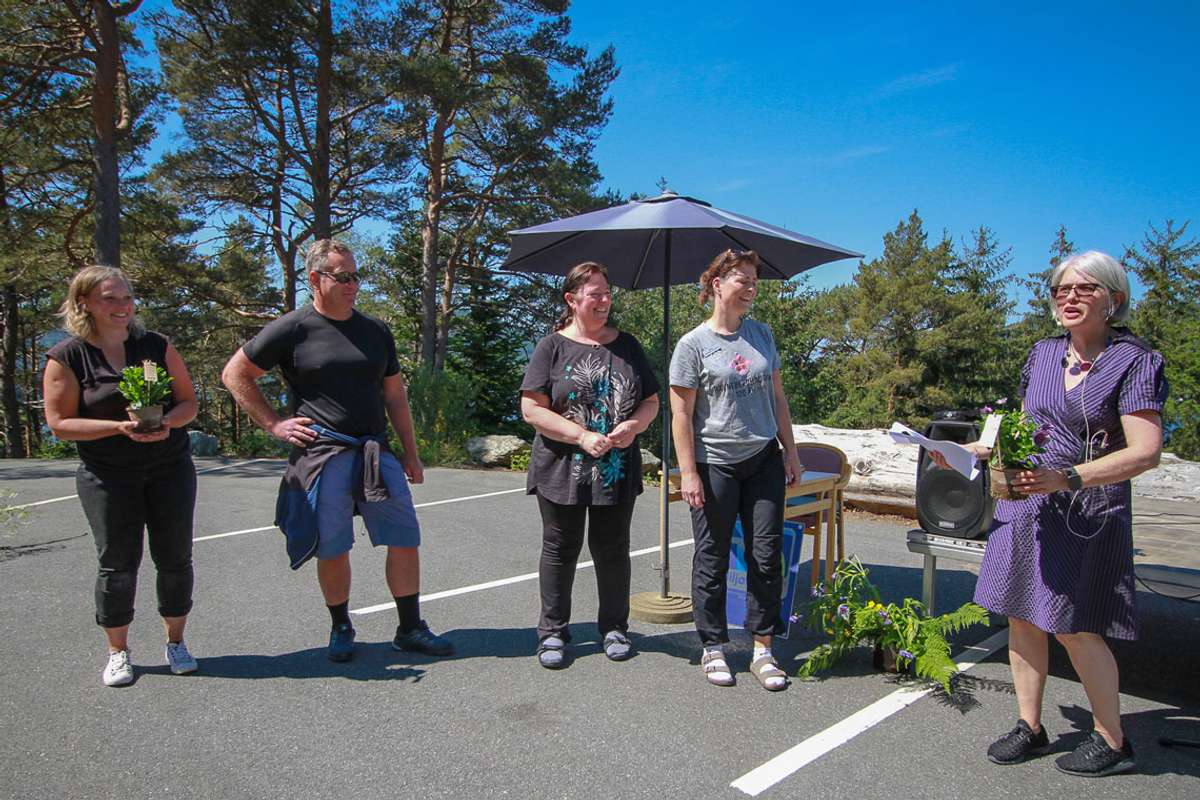 Fleire ansatte ved Ravneberghaugen vert satt pris på for sitt arbeid det siste året. (Foto: ØH)