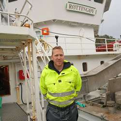 Skipper Olav Dale fortel om ein spesiell tur til Ålesund. (Foto: KOG)