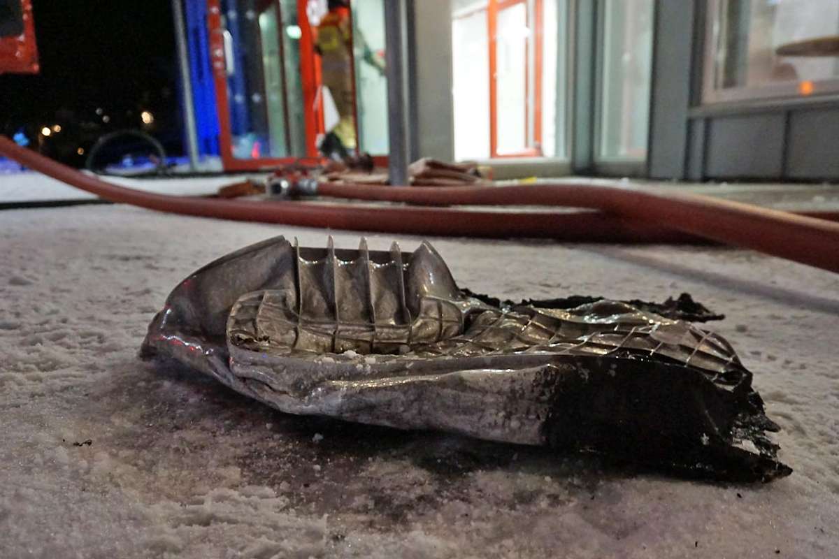 Røyken kom frå ein ulmebrann i dette bosspannet. (Foto: KVB)