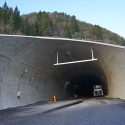 Det eine løpet er stengt for å gje Thunestvedt og ABB trygge arbeisforhold. (Foto: KVB)