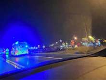 Politi, brannvesen og ambulanse var raskt på staden, få meter frå blålysetatane sine stasjonar på Moberg. (Lesarbilde, tips@midtsiden.no)