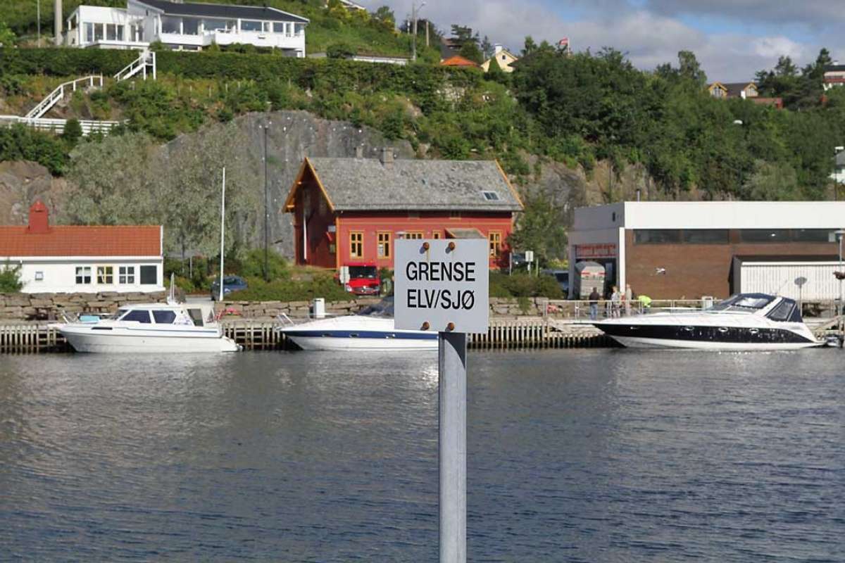Elva går til dette skiltet. (Foto: KVB)