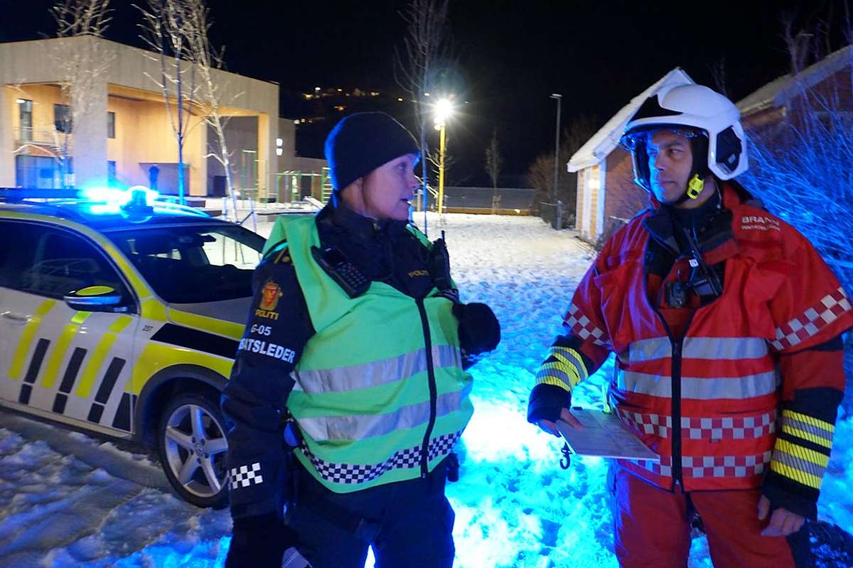 Innsatsleiar Christine Grindstein og varabrannsjef Erik Walden. (Foto: Kjetil Vasby Bruarøy)