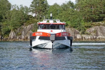 «Bjørgvin» er 11 fot lengre og nesten to meter breiare enn den førre Røde Kors-båten. (Foto: Kjetil Vasby Bruarøy)