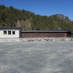 Før banen blei bygd kom denne nye parkeringsplassen. (Foto: Kjetil Vasby Bruarøy)