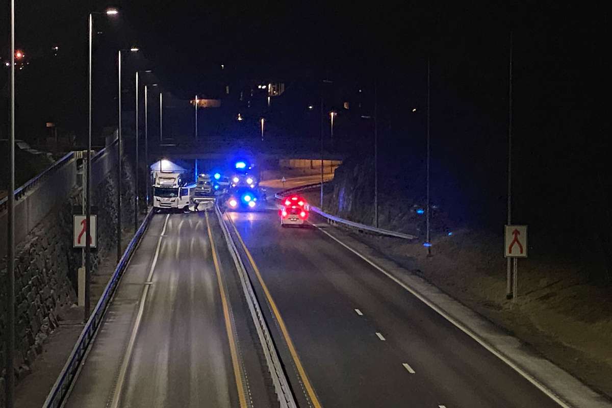 E39 er no stengd. (Foto: Ørjan Håland)