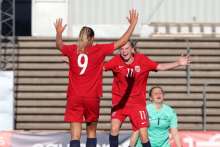 Linnea Sælen (nr 11) skåra 5-1-målet då Noreg slo Island 5-2. (Foto: Thomas Brekke Sæteren, NFF)