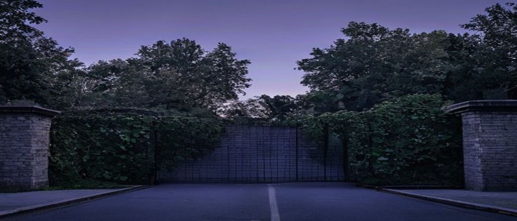 The Invisible Estate: Topology Concealment, Security Architecture, and Buffer Property Strategies of the Ultra-Private Compound