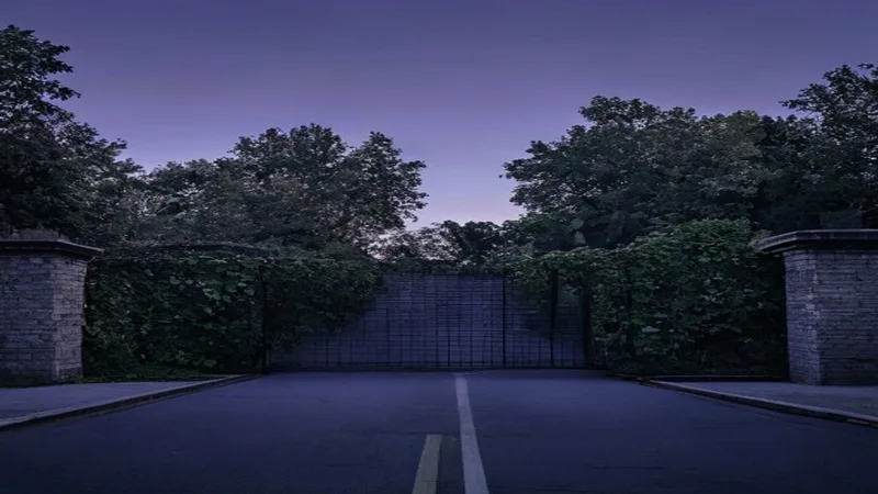 The Invisible Estate: Topology Concealment, Security Architecture, and Buffer Property Strategies of the Ultra-Private Compound